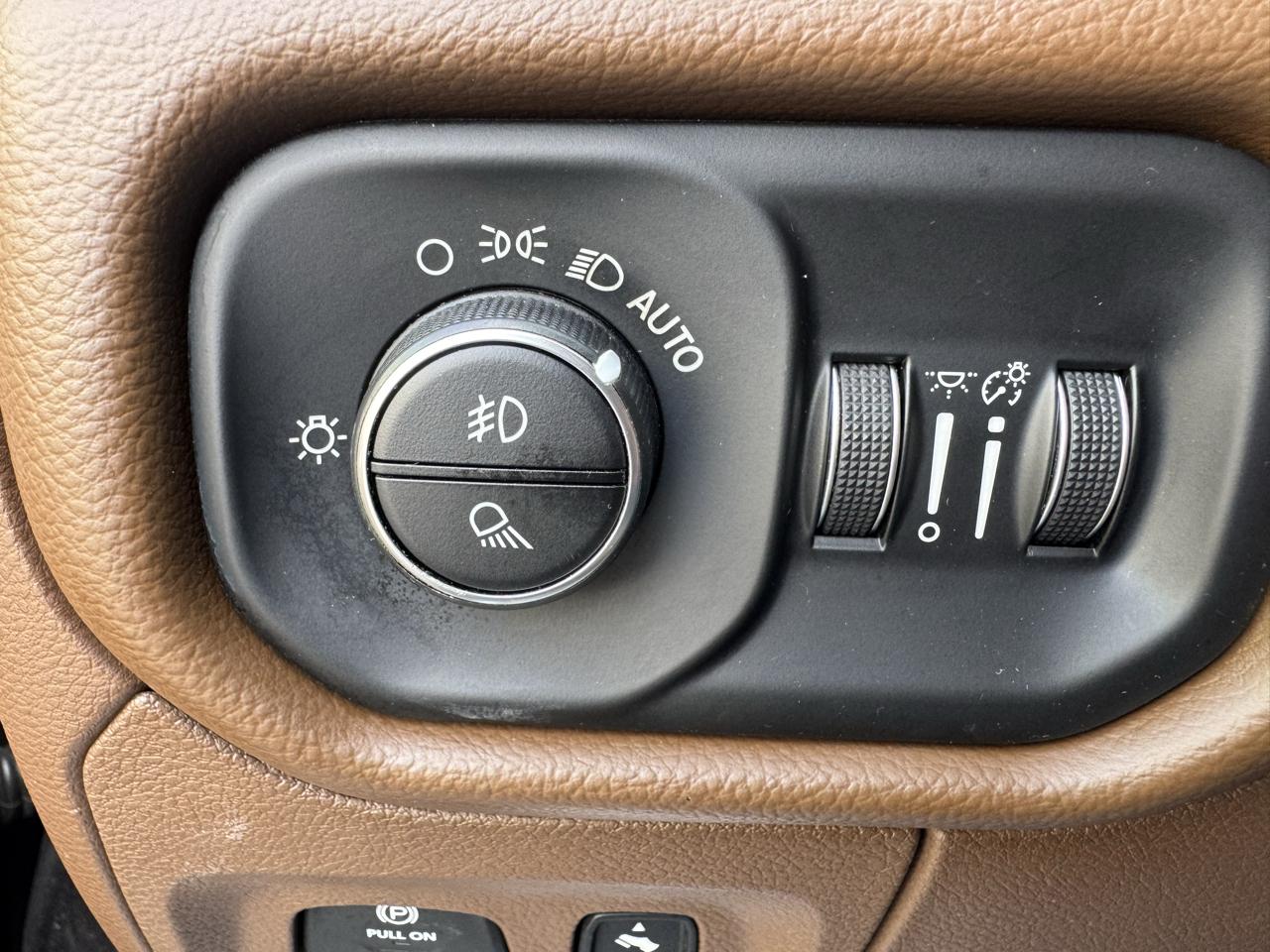 RAM 1500 Laramie 4x4 Crew Cab 6'4" Box 2019
