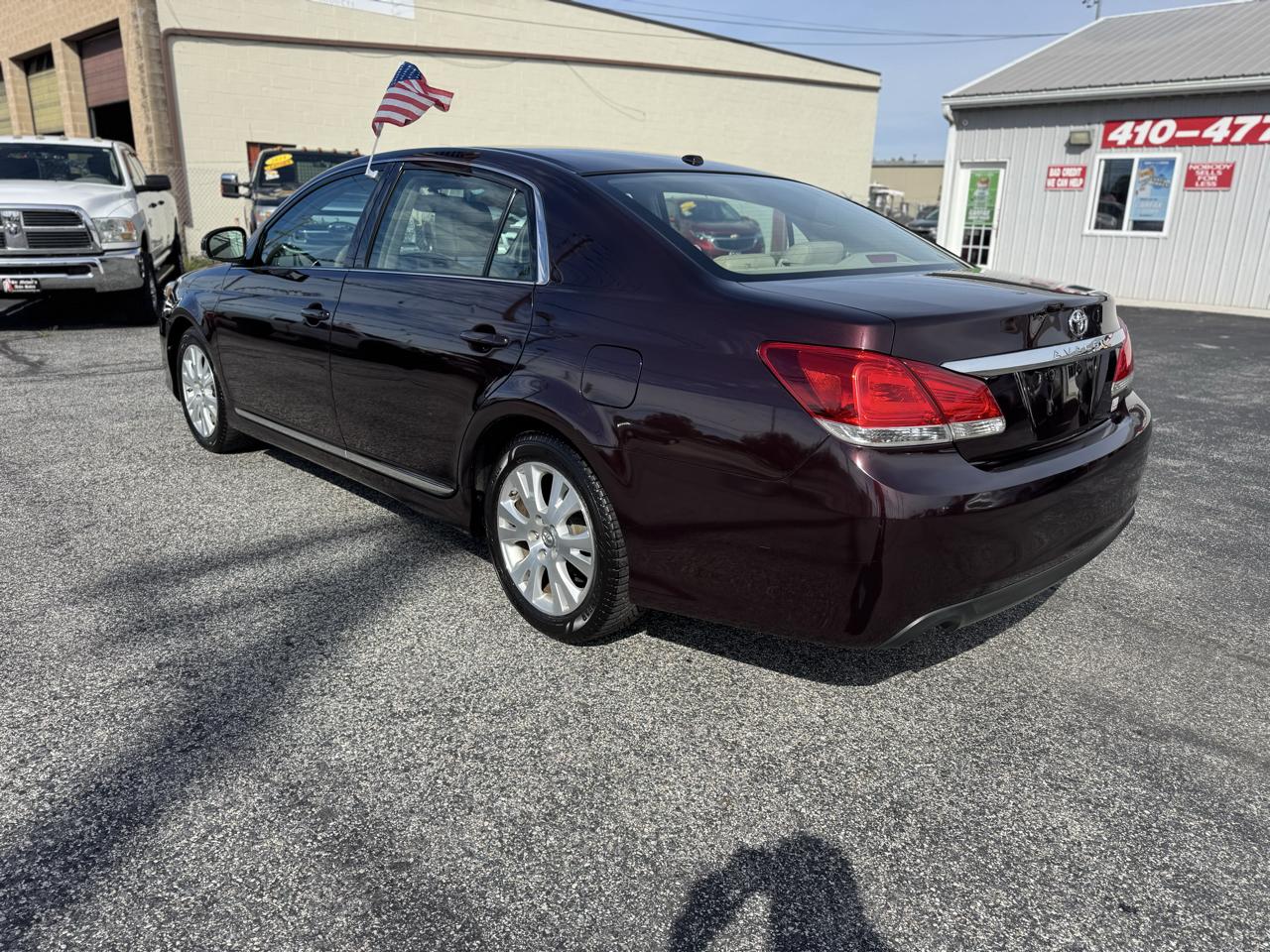 Toyota Avalon 4dr Sdn (Natl) 2011