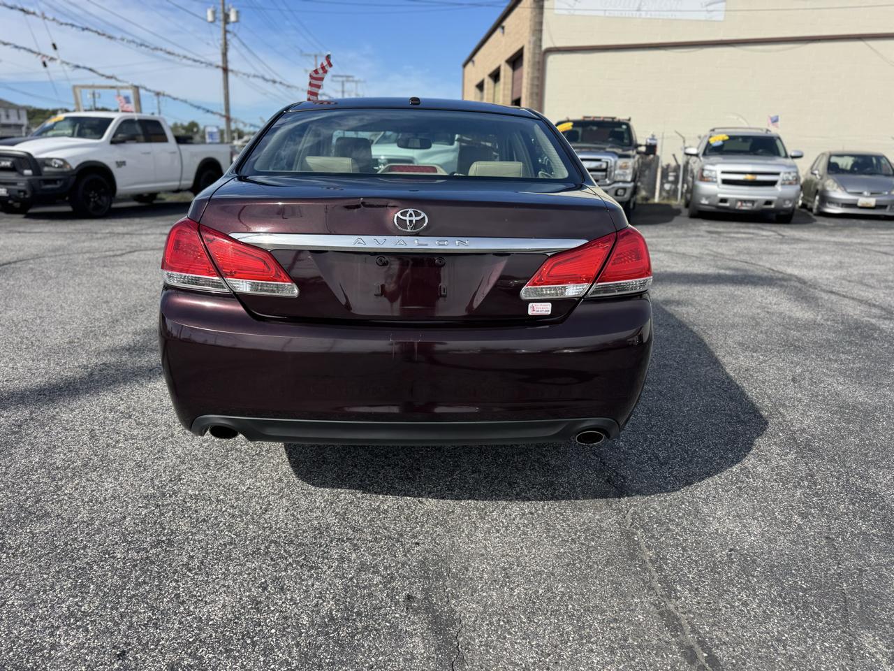 Toyota Avalon 4dr Sdn (Natl) 2011