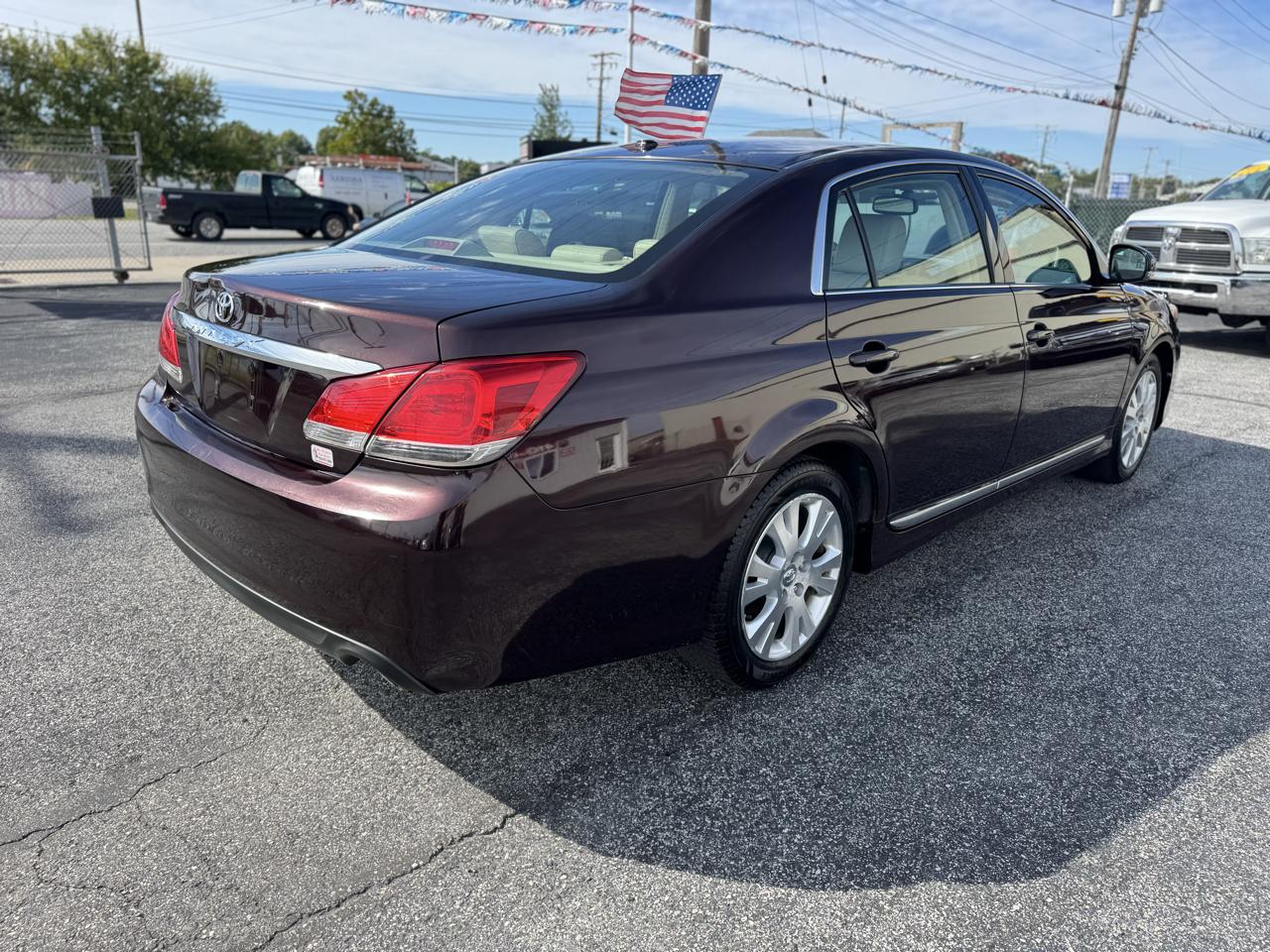 Toyota Avalon 4dr Sdn (Natl) 2011