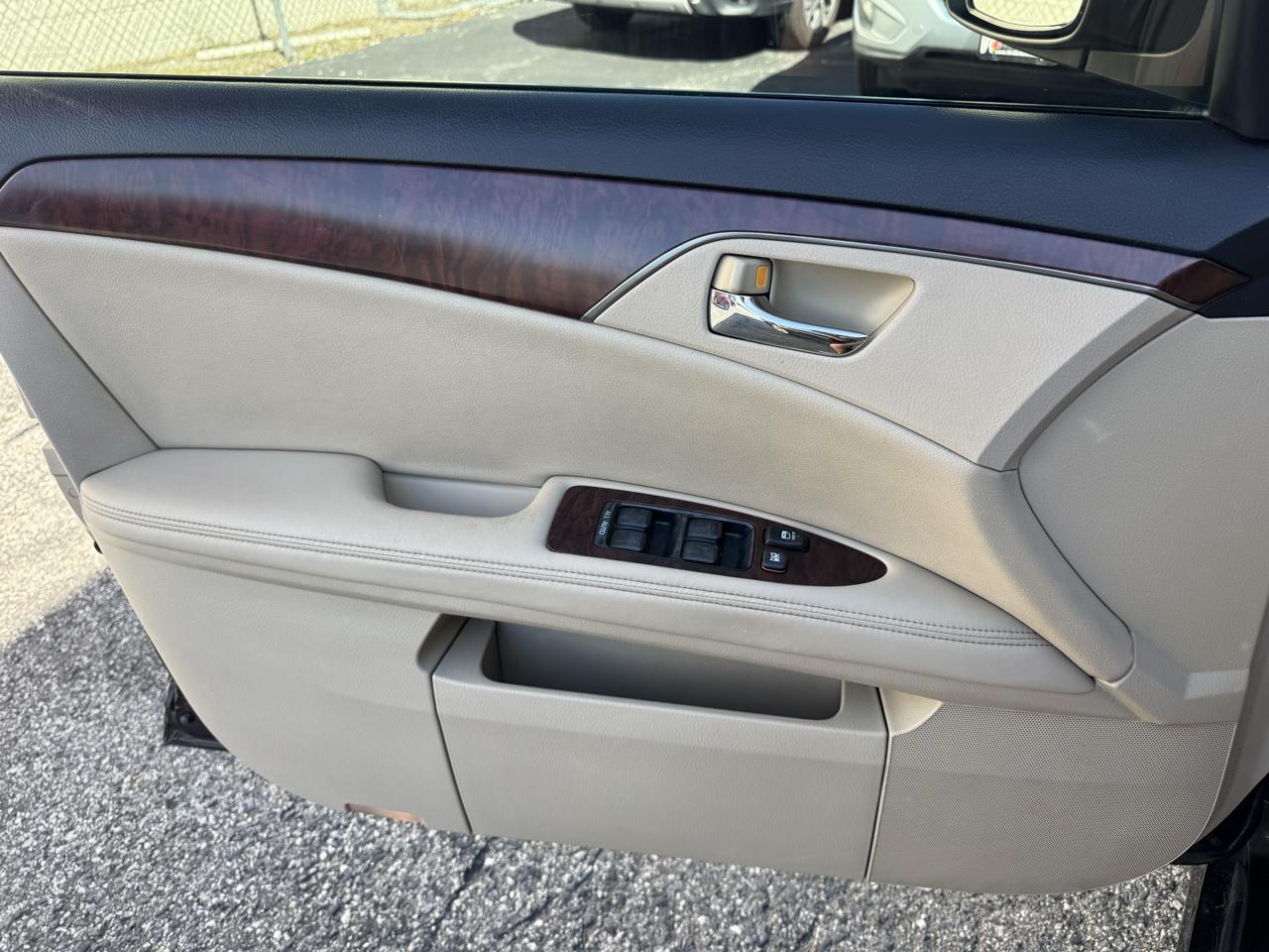 Toyota Avalon 4dr Sdn (Natl) 2011