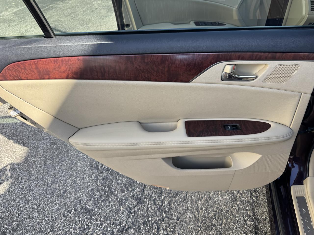 Toyota Avalon 4dr Sdn (Natl) 2011