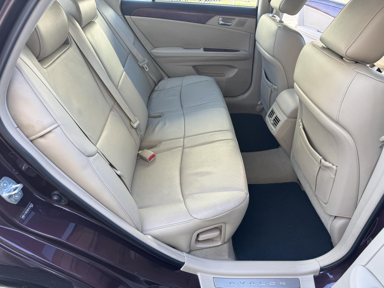 Toyota Avalon 4dr Sdn (Natl) 2011