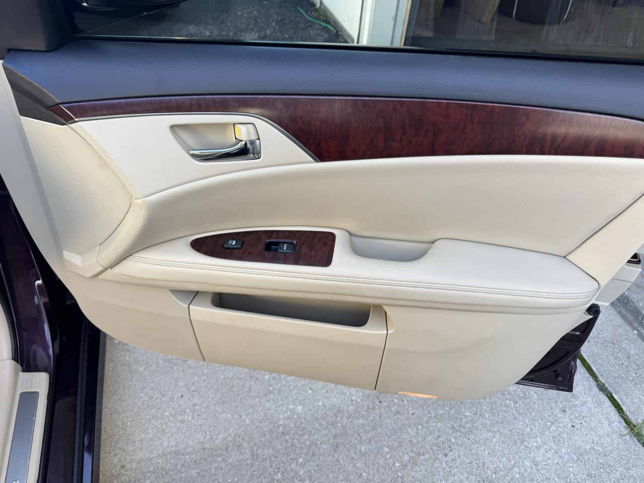 Toyota Avalon 4dr Sdn (Natl) 2011