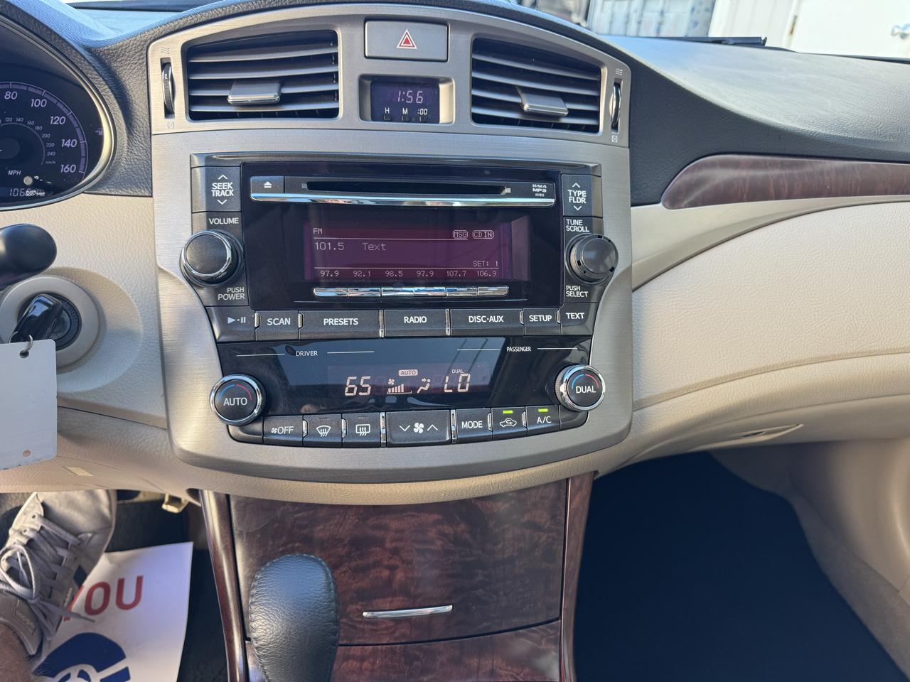 Toyota Avalon 4dr Sdn (Natl) 2011