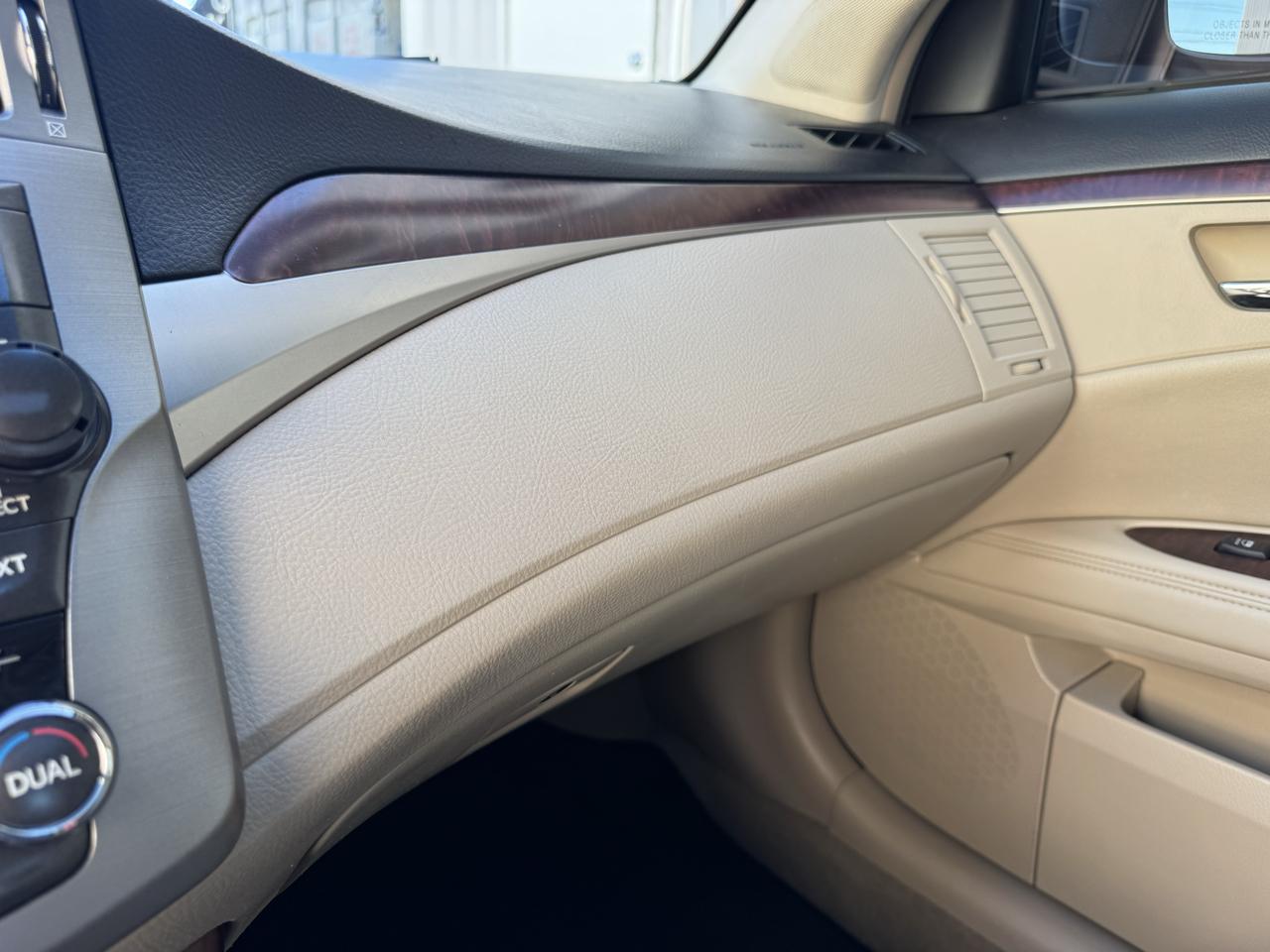 Toyota Avalon 4dr Sdn (Natl) 2011