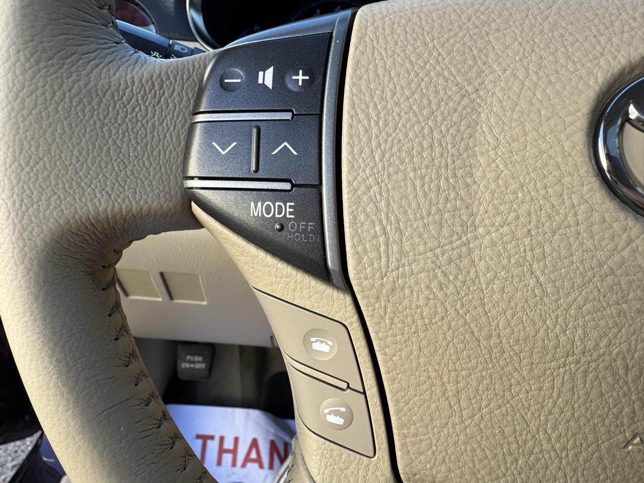 Toyota Avalon 4dr Sdn (Natl) 2011