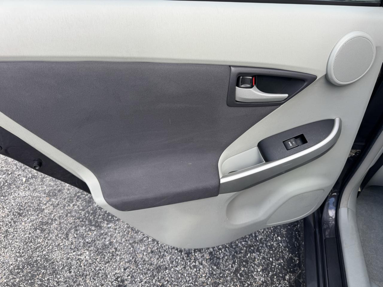 Toyota Prius 5dr HB I (Natl) 2010