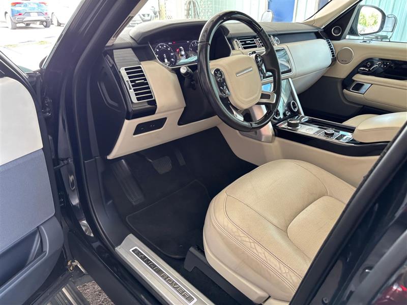 2020 Land Rover Range Rover HSE photo 8