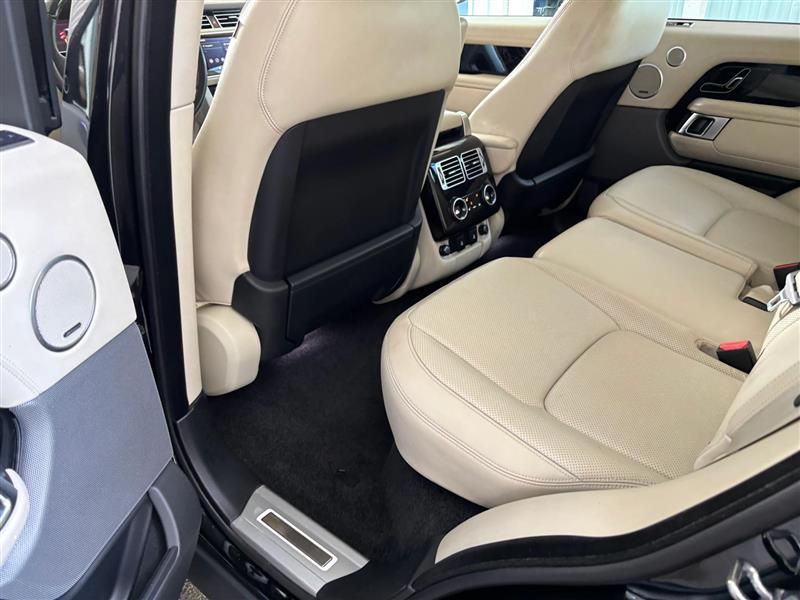 2020 Land Rover Range Rover HSE photo 10