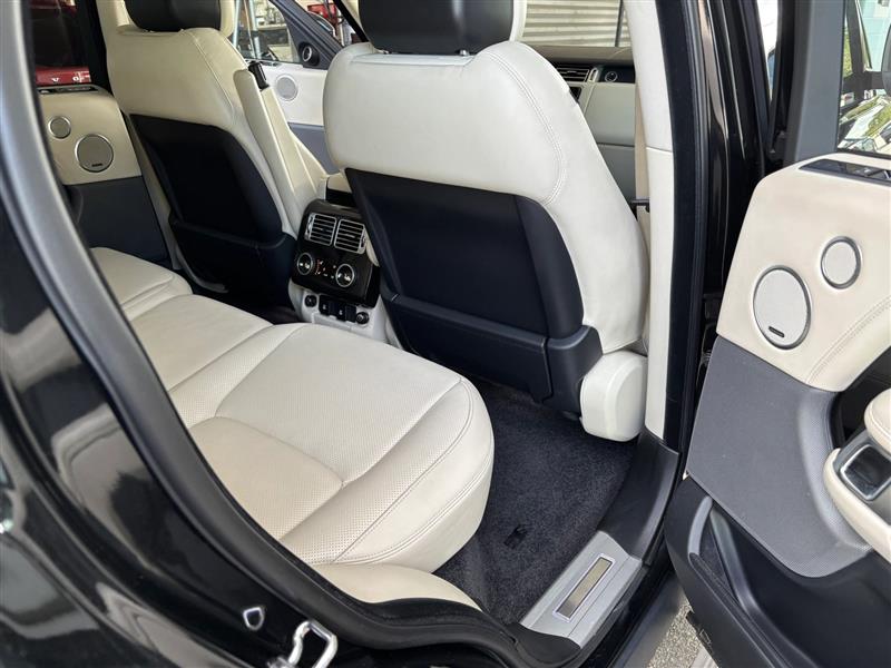 2020 Land Rover Range Rover HSE photo 11