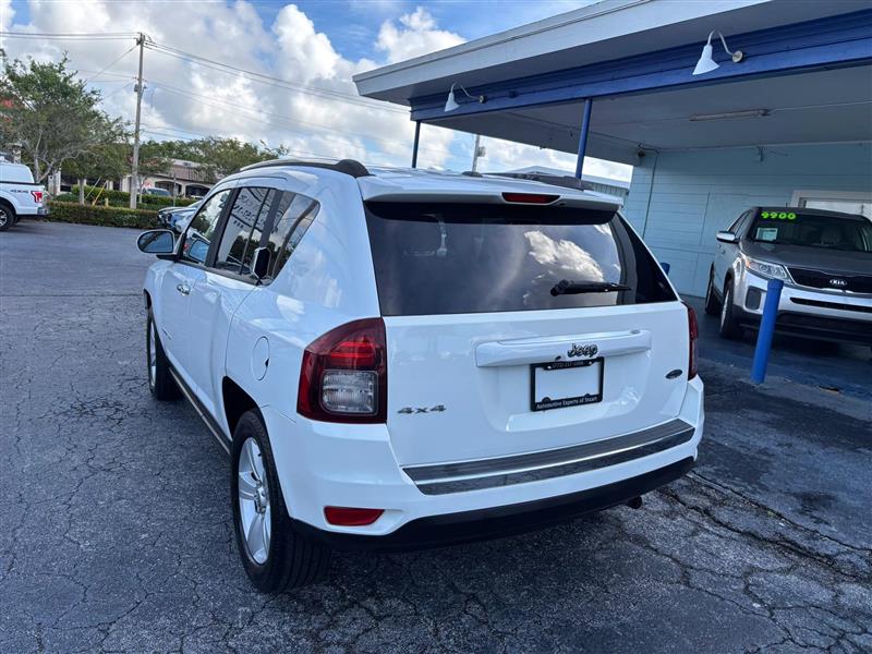 2015 Jeep Compass Latitude photo 3