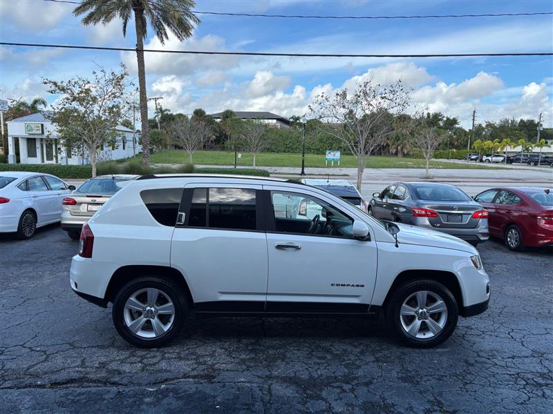 2015 Jeep Compass Latitude photo 6