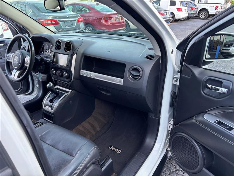 2015 Jeep Compass Latitude photo 10