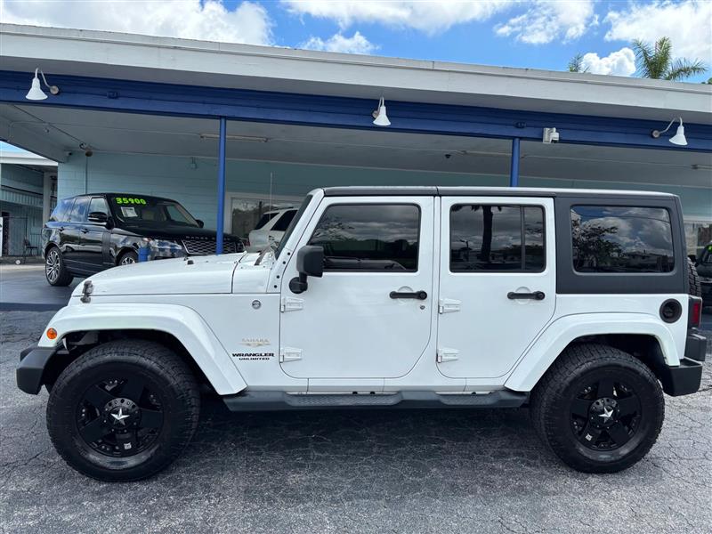 2013 Jeep Wrangler Unlimited Sahara photo 2