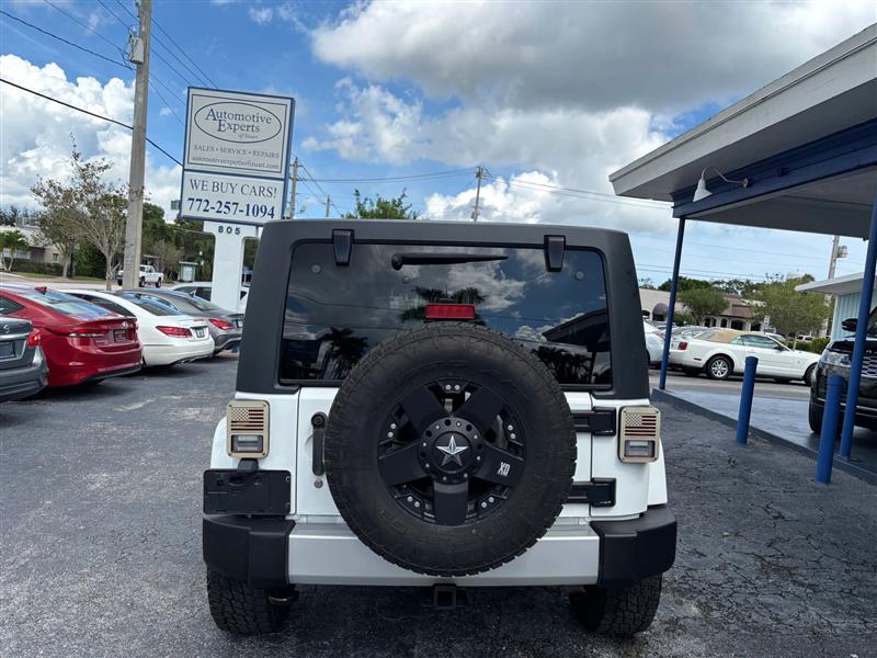 2013 Jeep Wrangler Unlimited Sahara photo 4