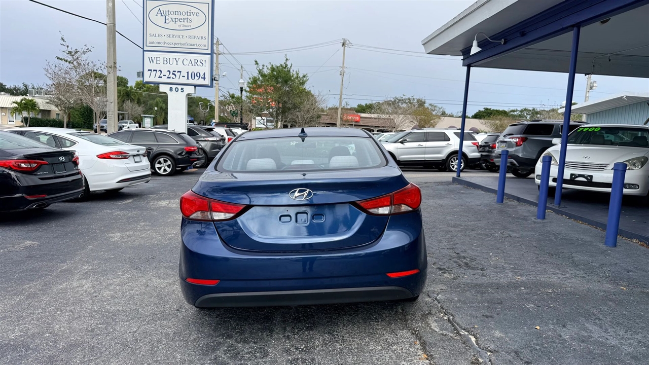 Hyundai Elantra SE 6AT 2016