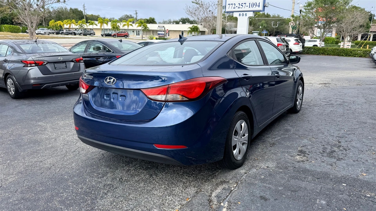 Hyundai Elantra SE 6AT 2016