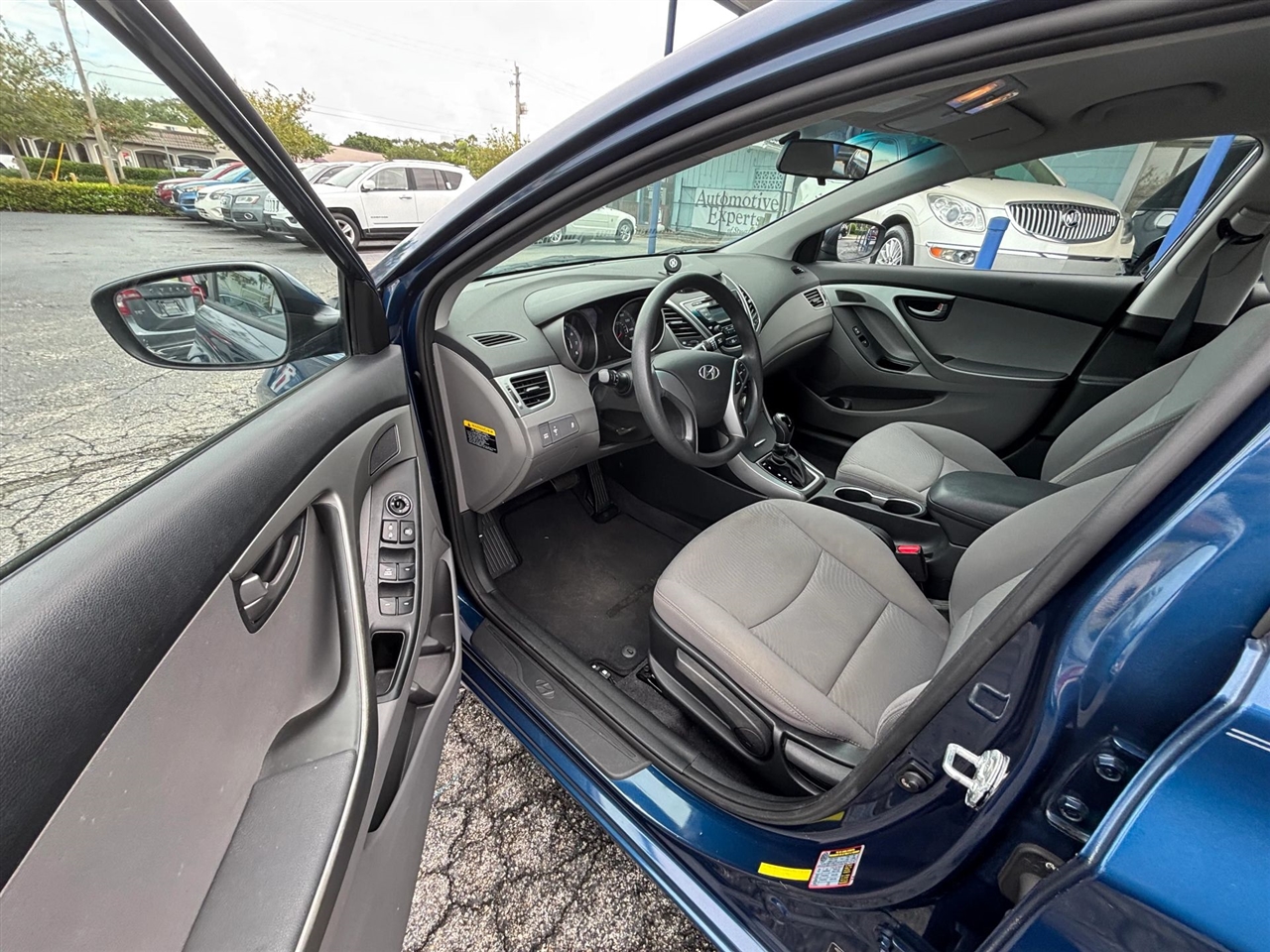 Hyundai Elantra SE 6AT 2016