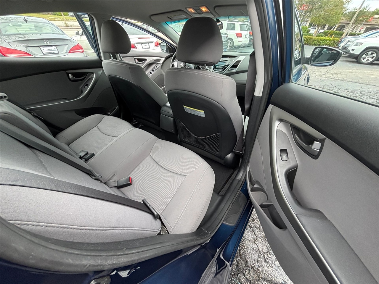 Hyundai Elantra SE 6AT 2016