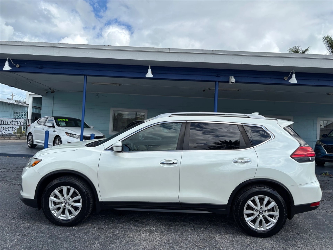 Nissan Rogue SV 2WD 2017 Nissan Rogue SV 2WD 2017
