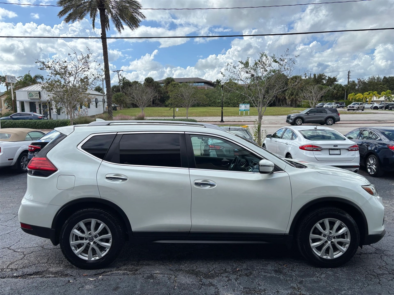 Nissan Rogue SV 2WD 2017 Nissan Rogue SV 2WD 2017