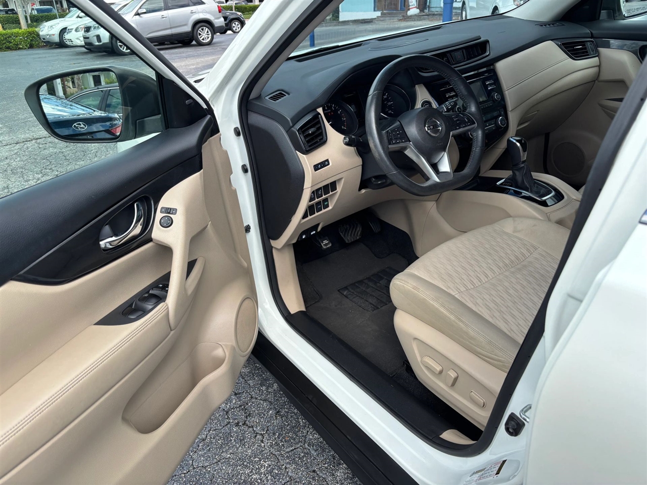 Nissan Rogue SV 2WD 2017 Nissan Rogue SV 2WD 2017