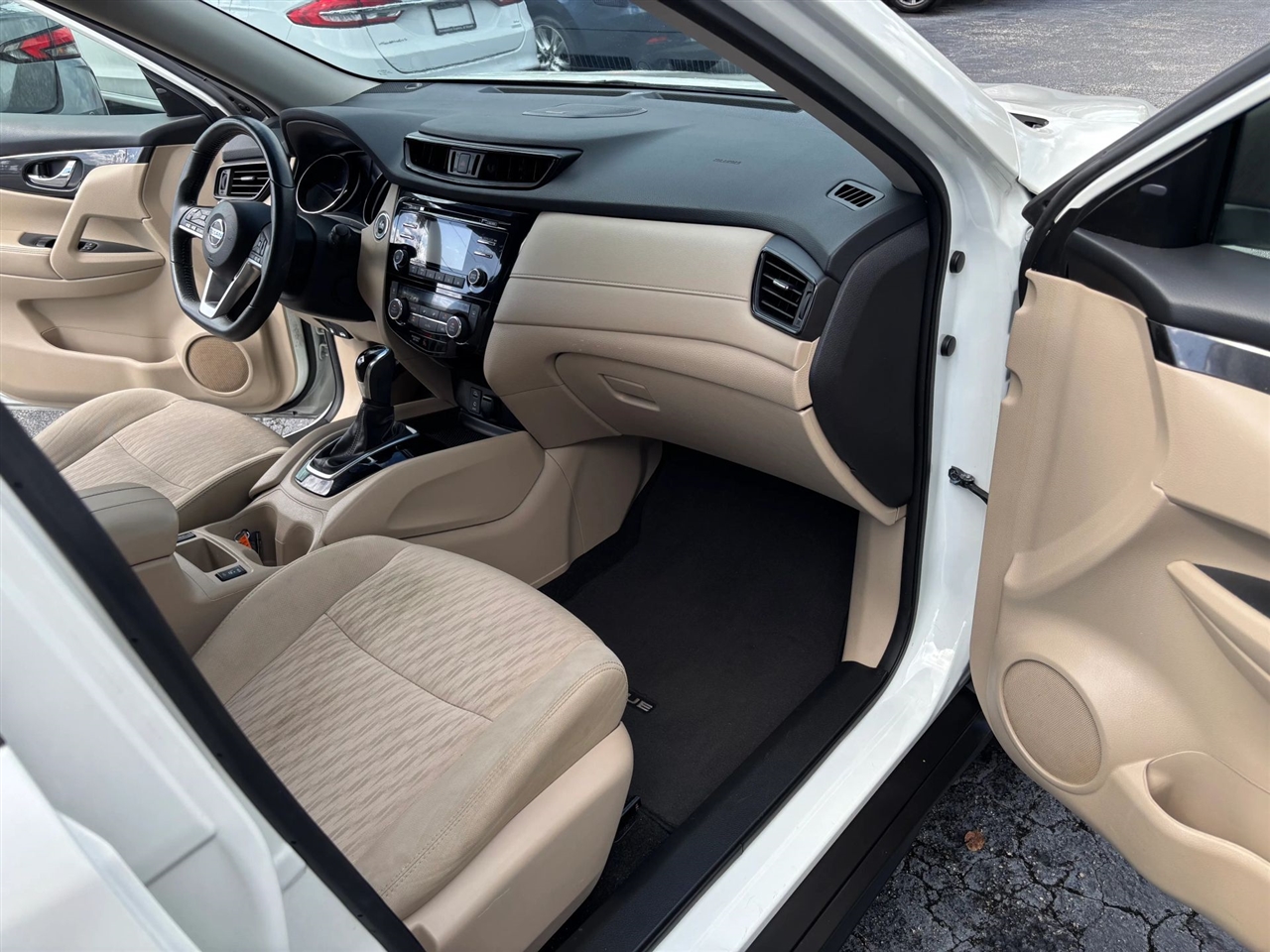 Nissan Rogue SV 2WD 2017 Nissan Rogue SV 2WD 2017