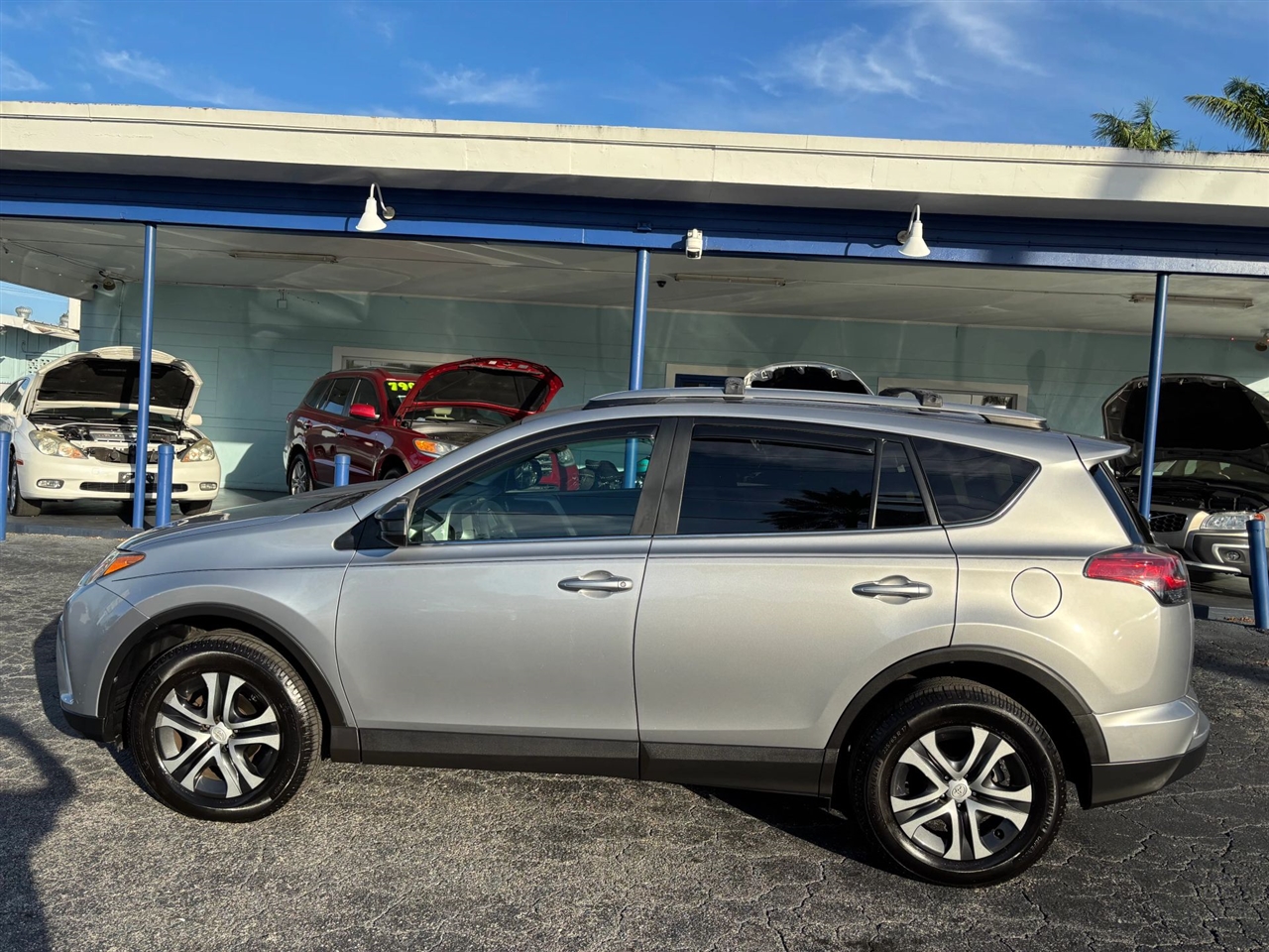 Toyota RAV4 LE FWD 2017