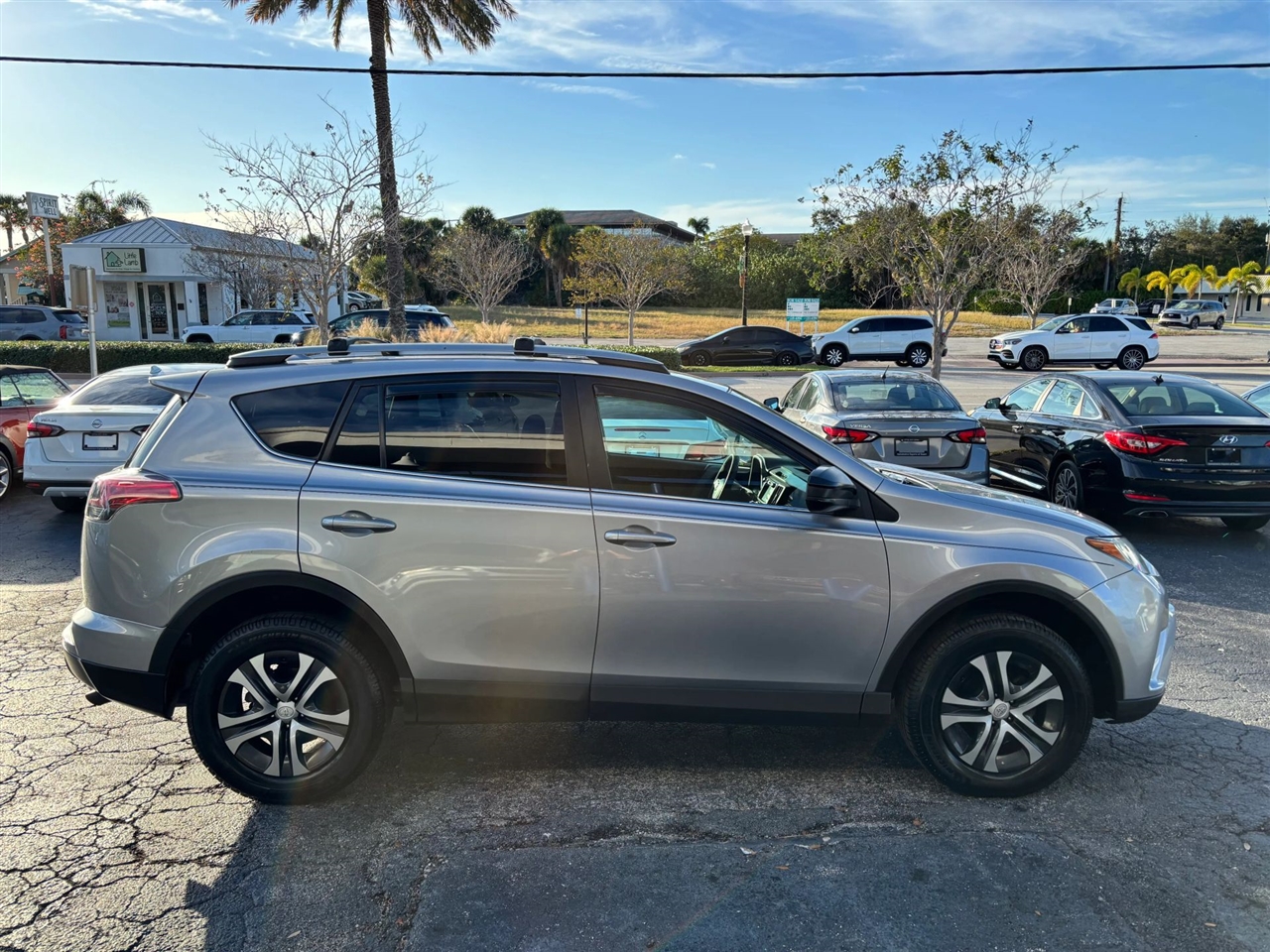 Toyota RAV4 LE FWD 2017