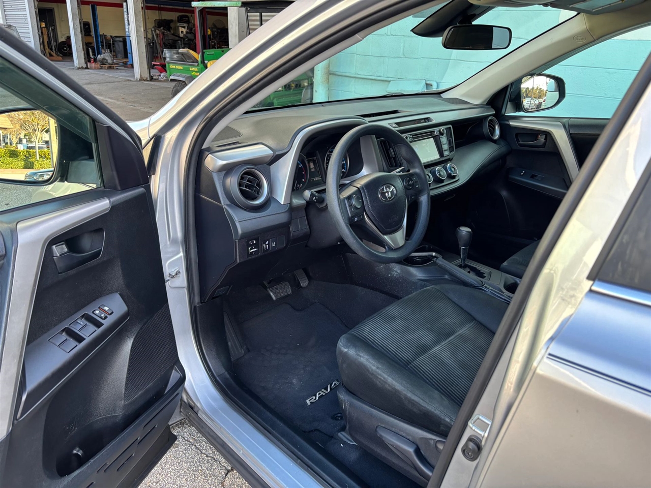 Toyota RAV4 LE FWD 2017