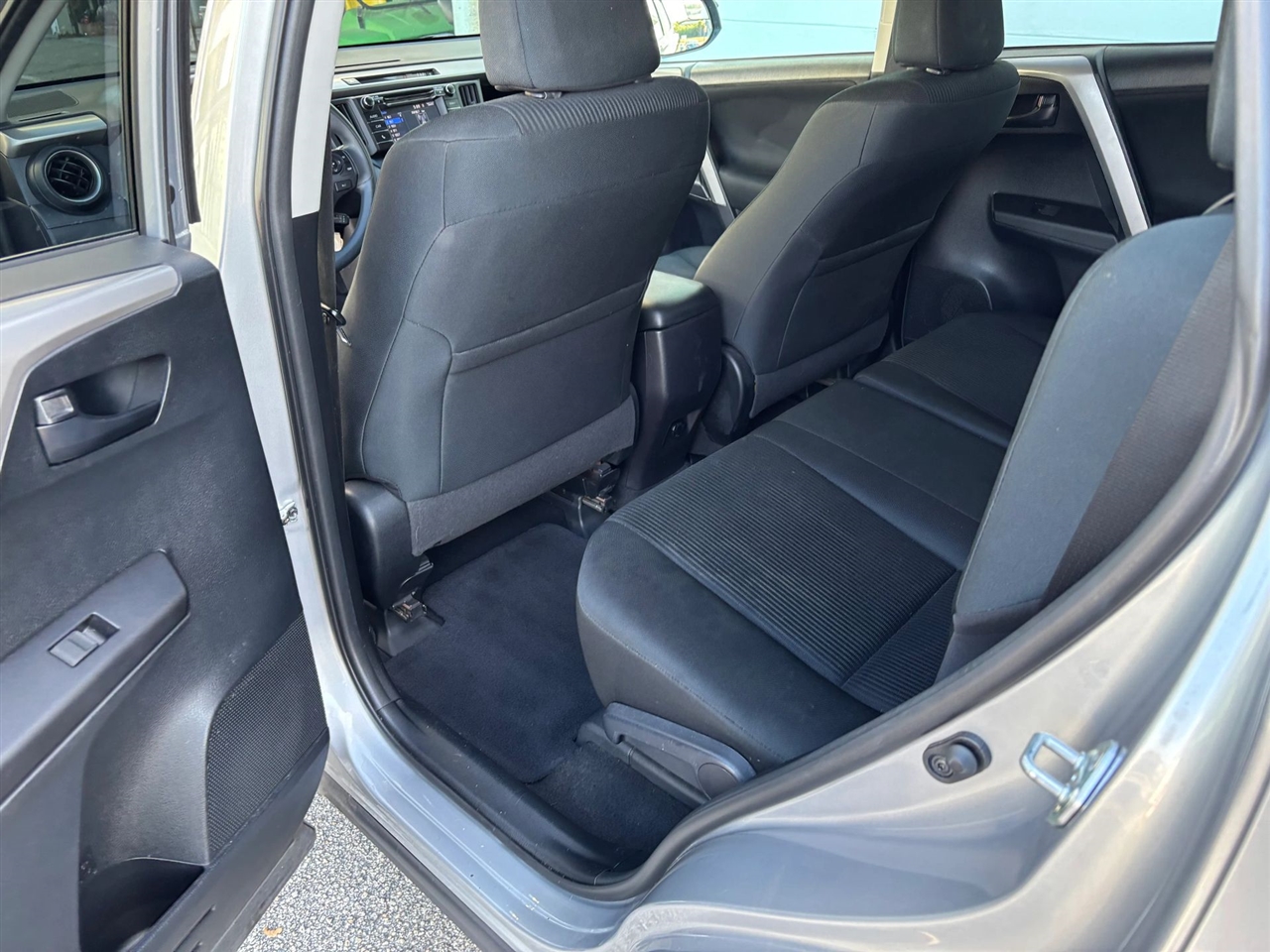 Toyota RAV4 LE FWD 2017