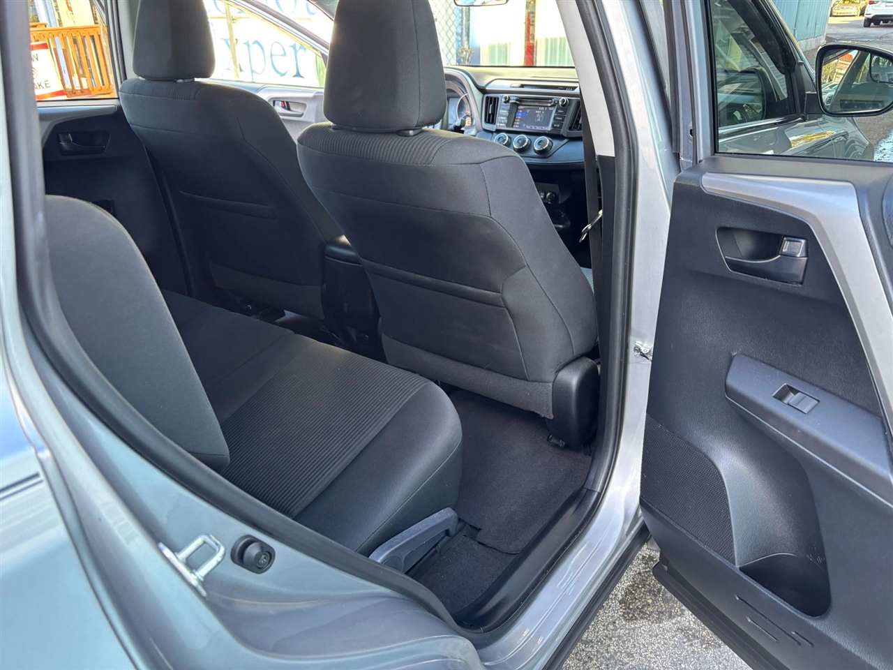 Toyota RAV4 LE FWD 2017