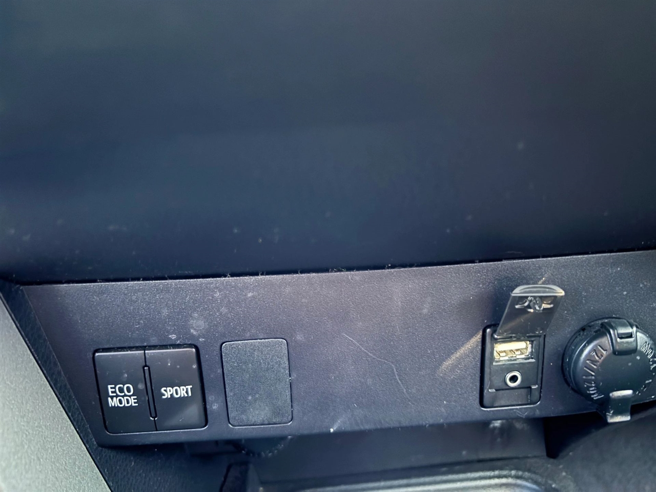 Toyota RAV4 LE FWD 2017