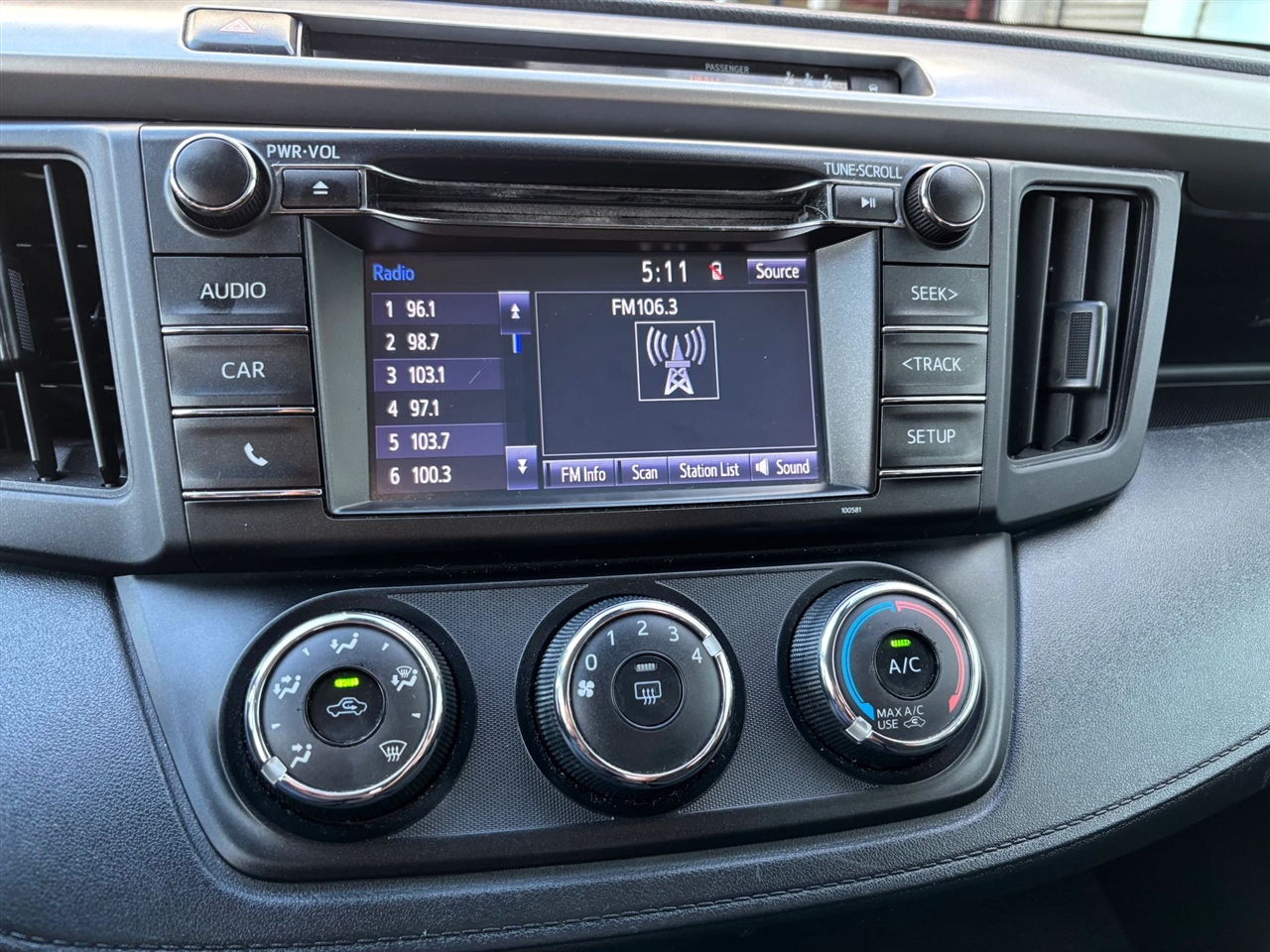 Toyota RAV4 LE FWD 2017