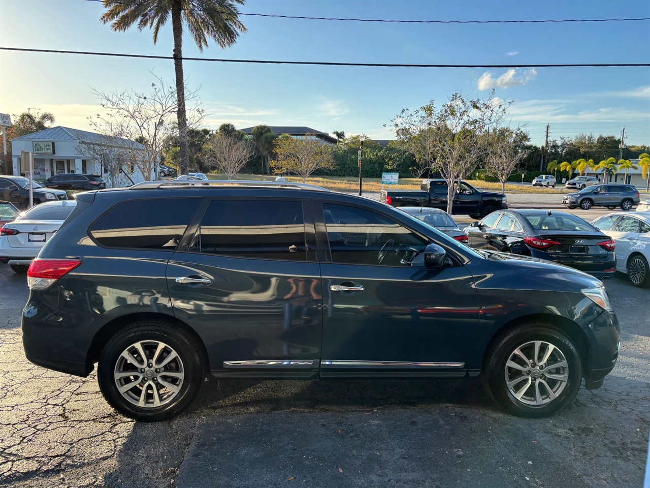 Nissan Pathfinder S 2WD 2013