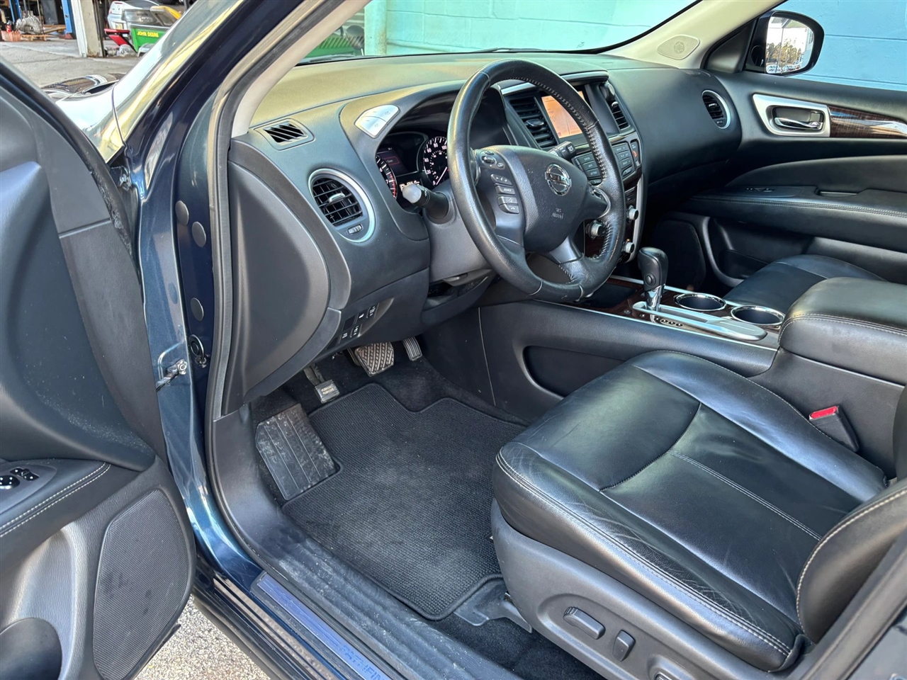 Nissan Pathfinder S 2WD 2013