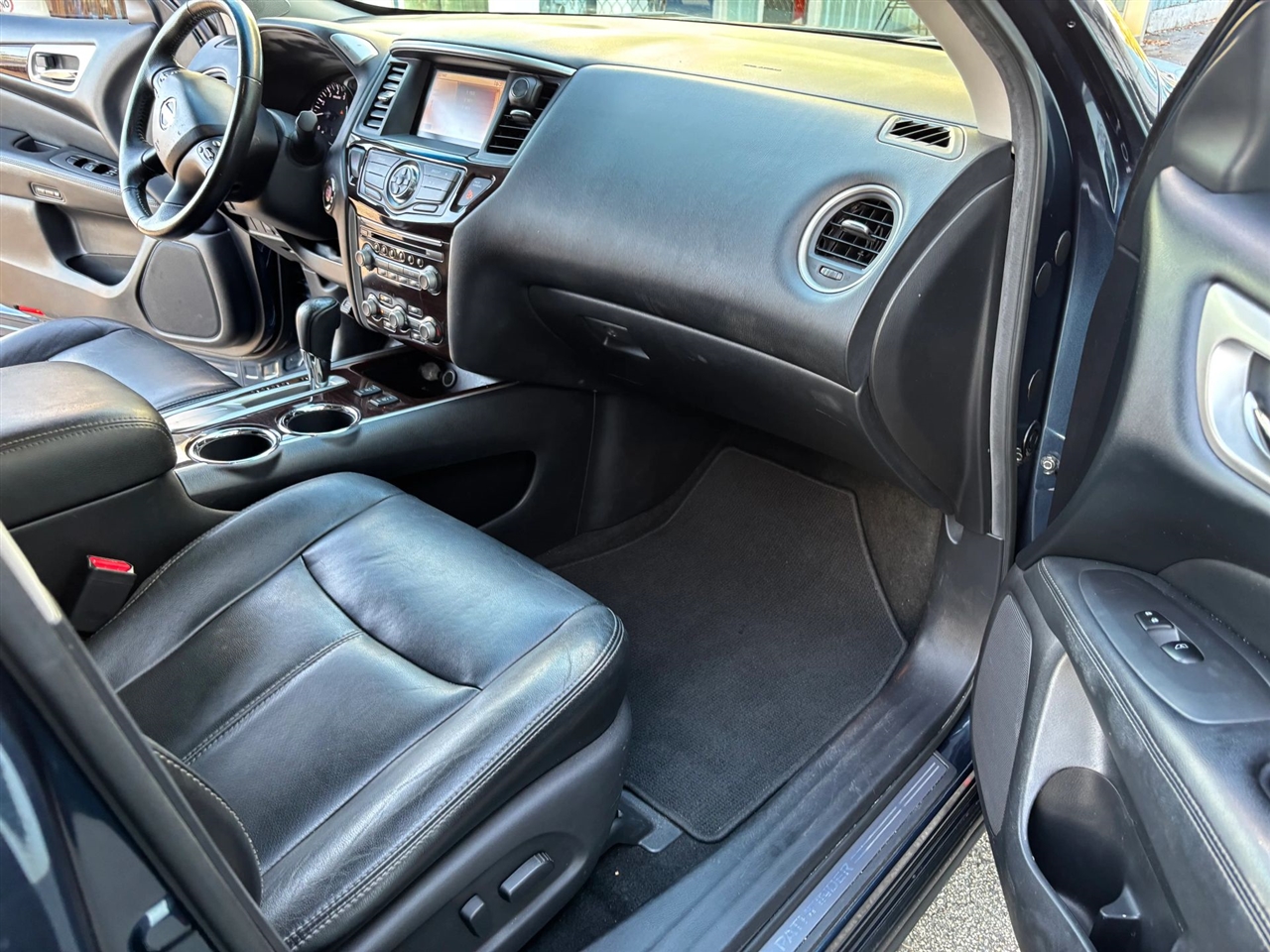 Nissan Pathfinder S 2WD 2013