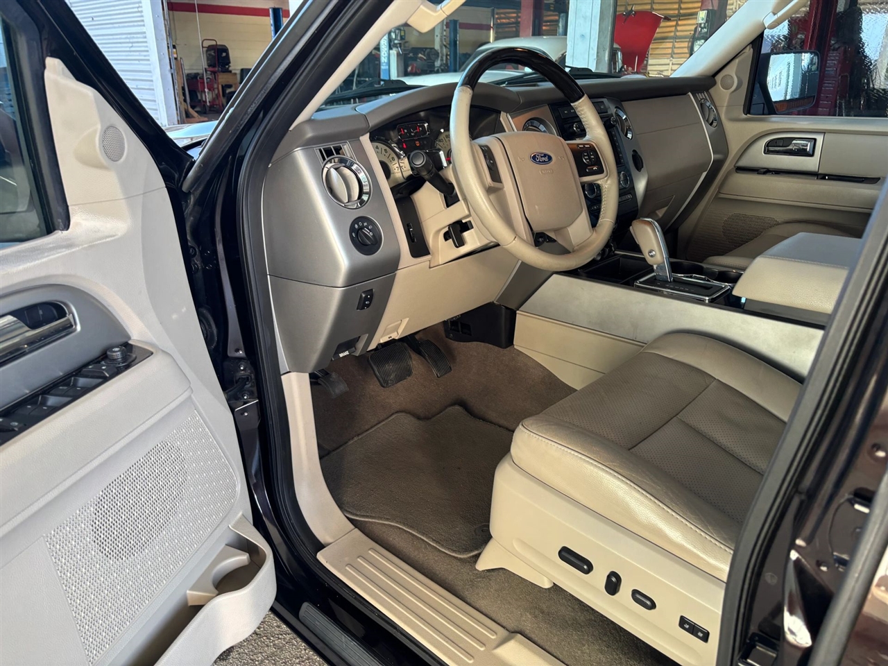 Ford Expedition EL Limited 4WD 2013