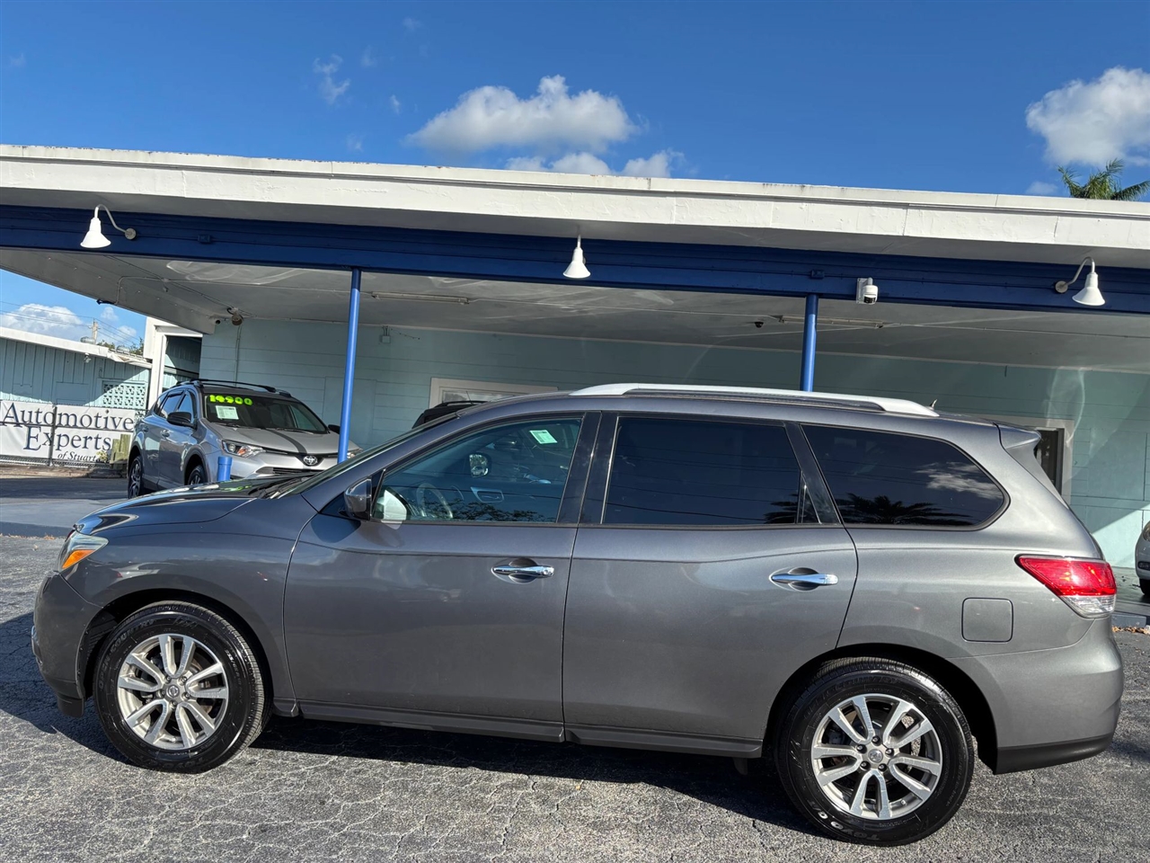 Nissan Pathfinder SV 2WD 2016