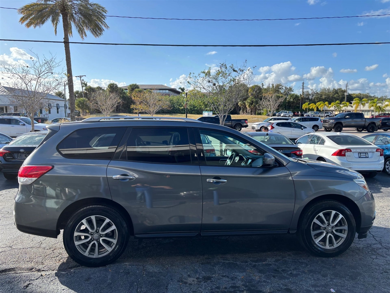 Nissan Pathfinder SV 2WD 2016