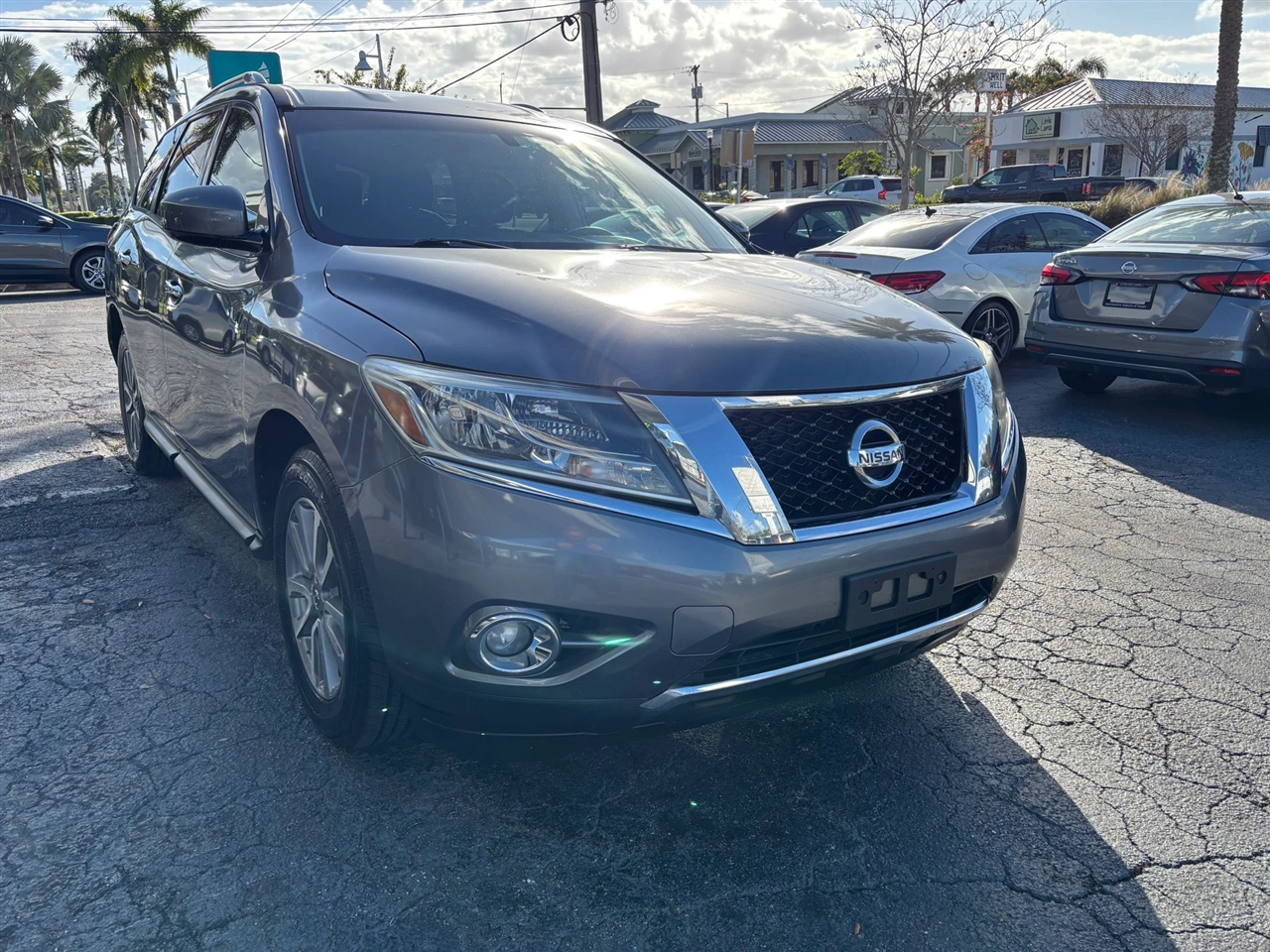 Nissan Pathfinder SV 2WD 2016