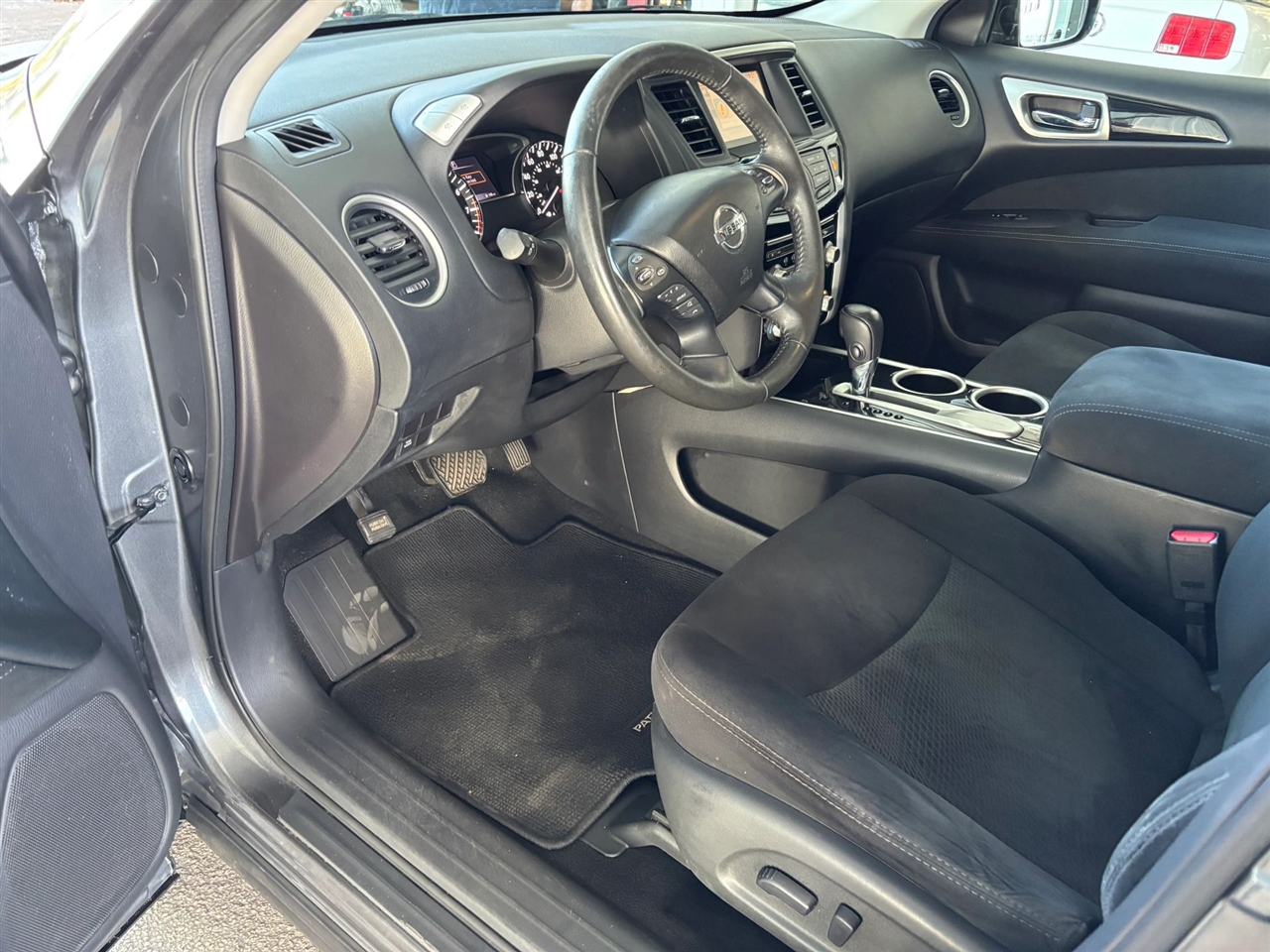 Nissan Pathfinder SV 2WD 2016