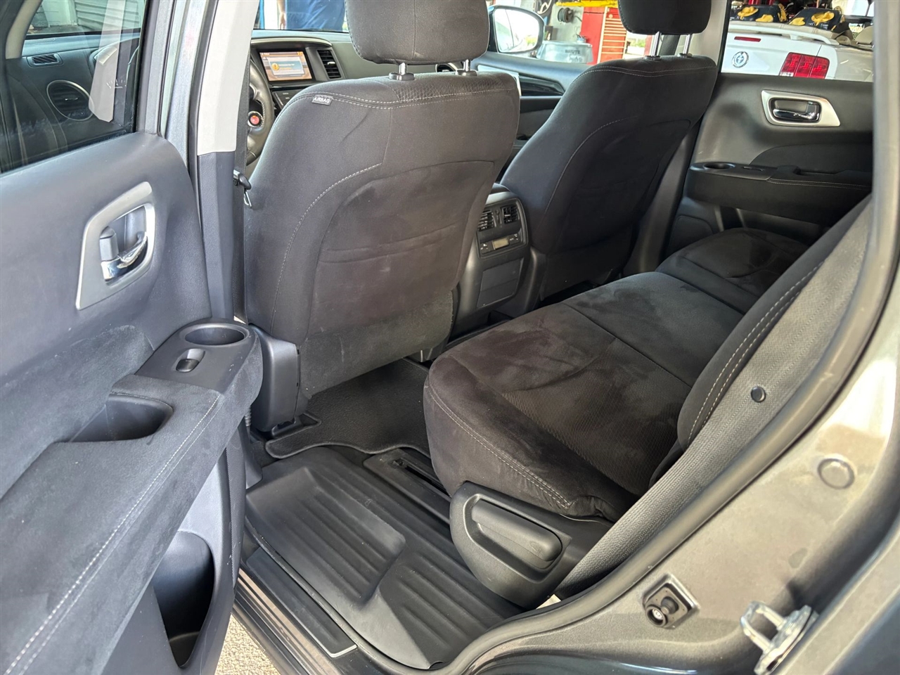 Nissan Pathfinder SV 2WD 2016