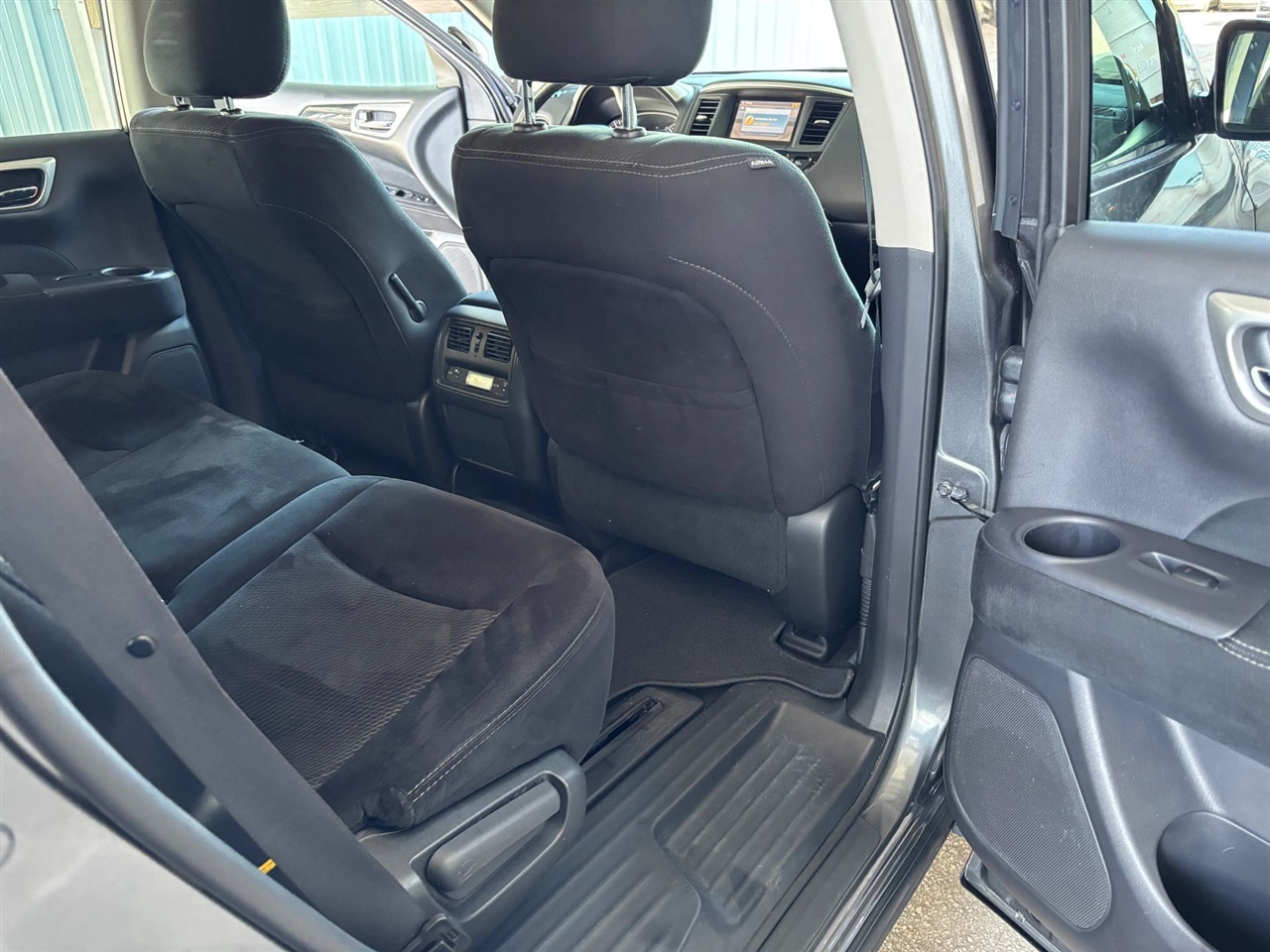 Nissan Pathfinder SV 2WD 2016