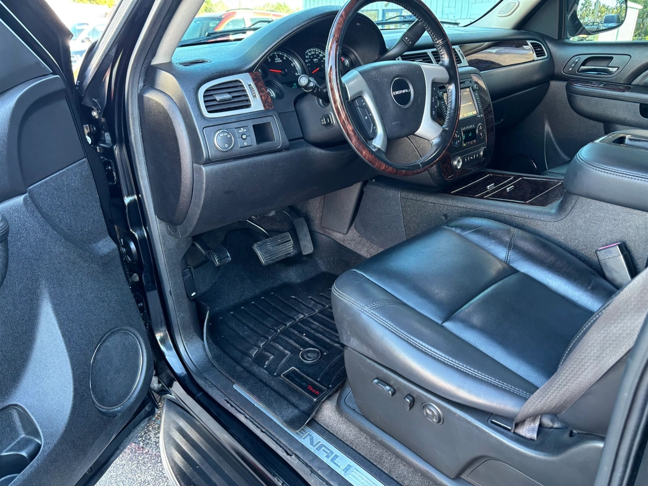 GMC Yukon Denali XL 2WD 2012