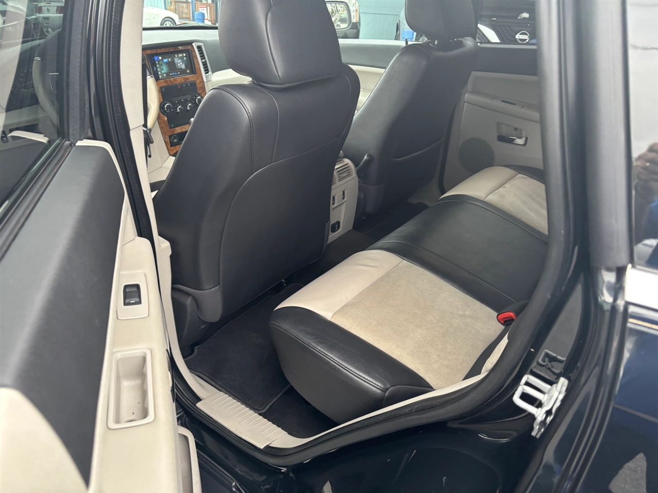 Jeep Grand Cherokee Limited 2WD 2010