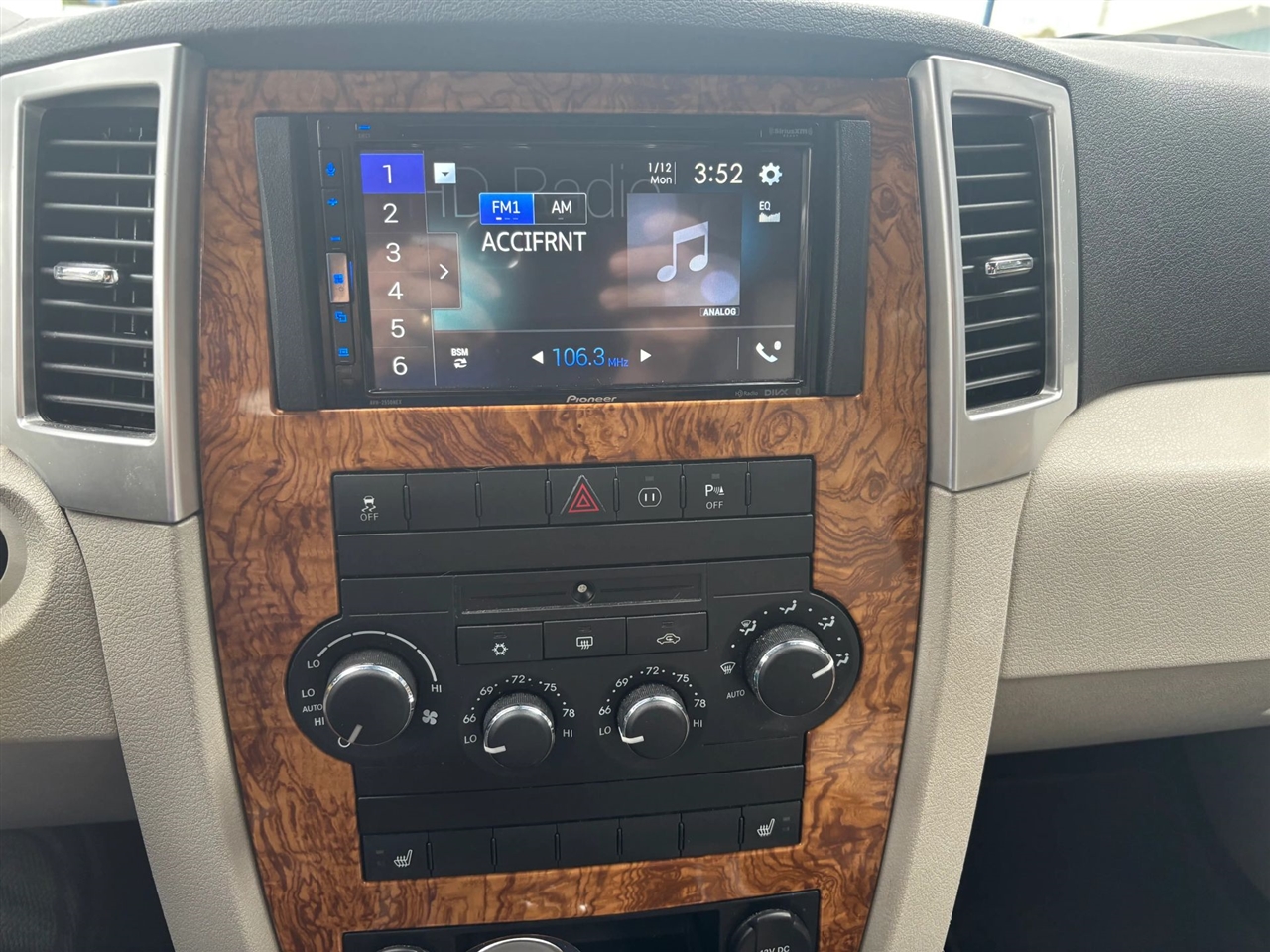 Jeep Grand Cherokee Limited 2WD 2010