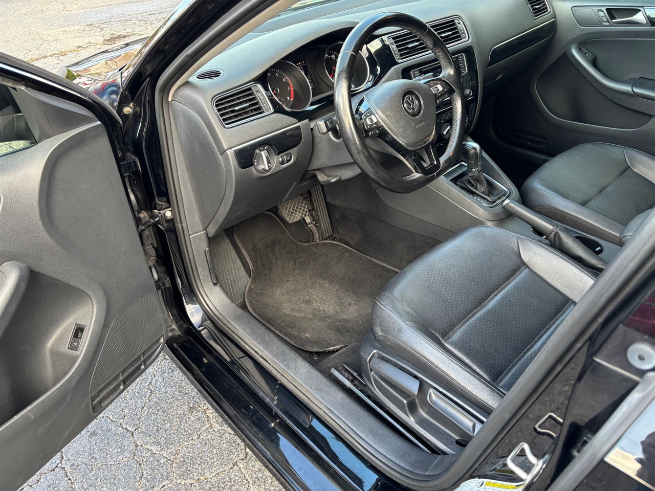 Volkswagen Jetta SEL 6A 2016