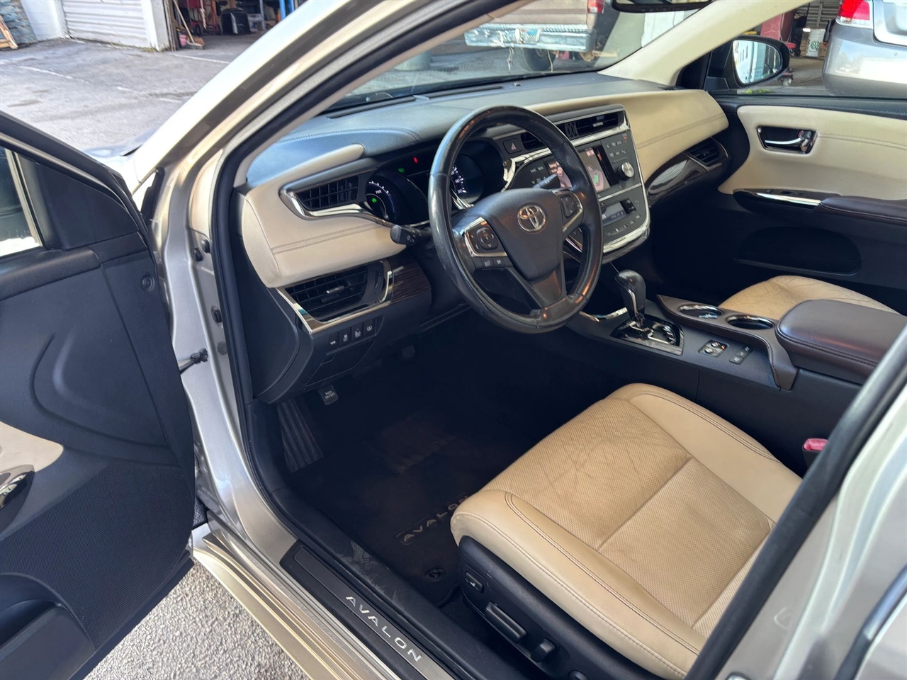 Toyota Avalon Hybrid Limited 2014